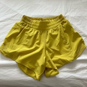 Lululemon Hotty Hot low rise lined short color soleil size 4
